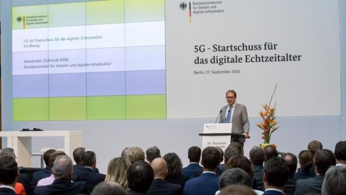 Mobilfunk: Infrastrukturminister Dobrindt kündigt 