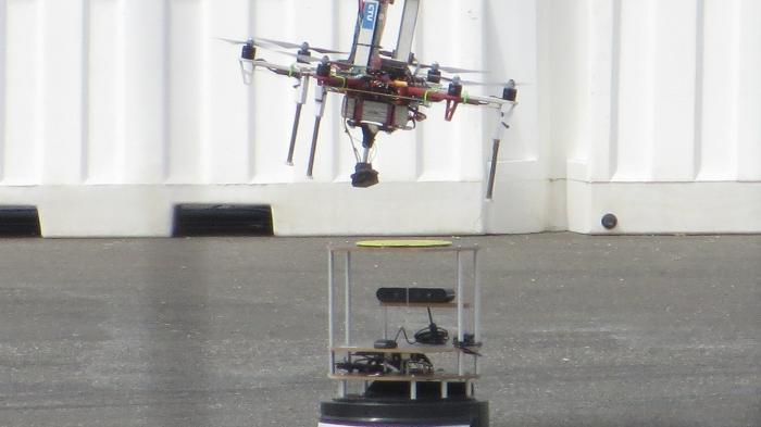 Robotikwettbewerb MBZIRC: Drohnen auf der Flucht und Bonner Roboter auf Erfolgskurs