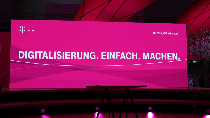 Telekom auf der CeBIT: Smart Parken und Bier trinken