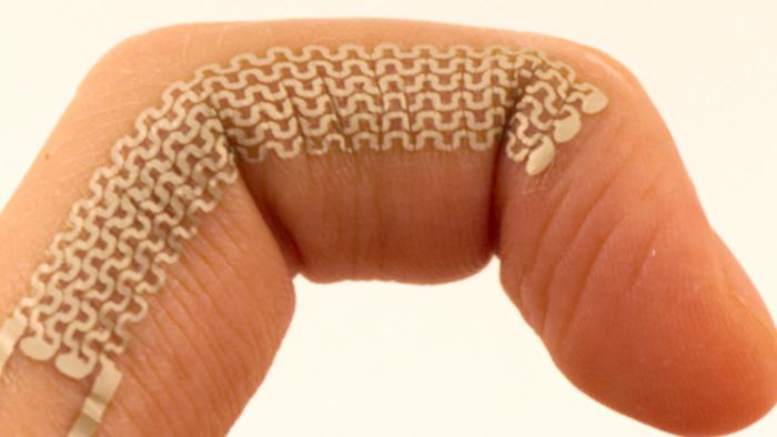 Finger mit Wassertransferbild
