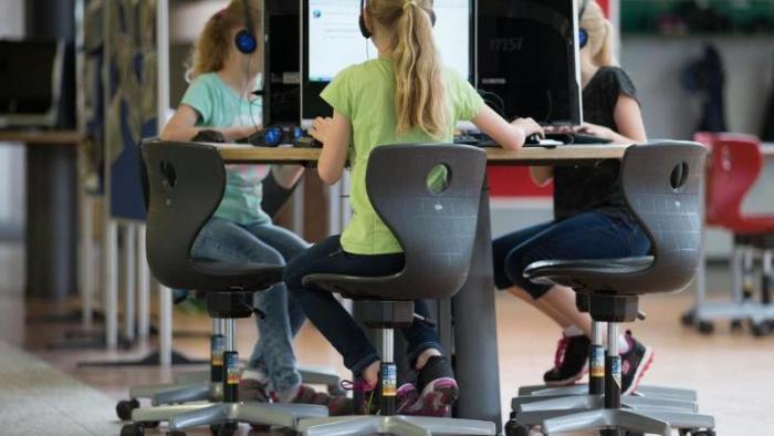 Computer-Arbeitsplatz in Schule