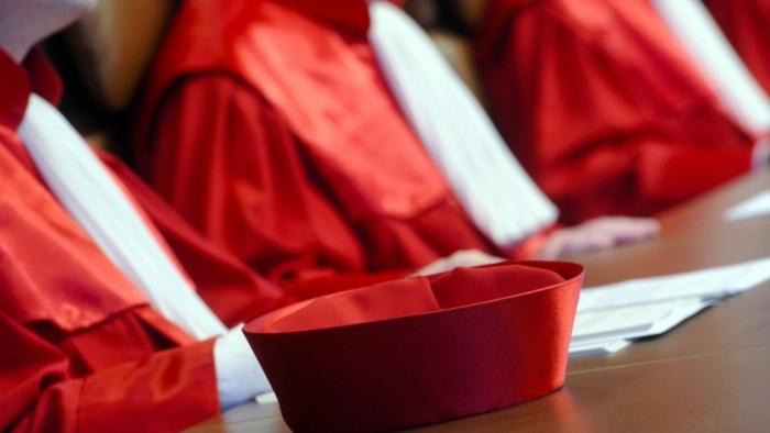 Außerparlamentarische Opposition klagt gegen Überwachungsgesetze