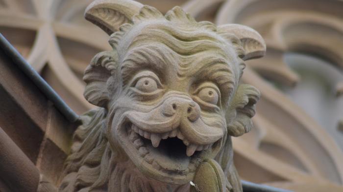 Gargoyle, lachend