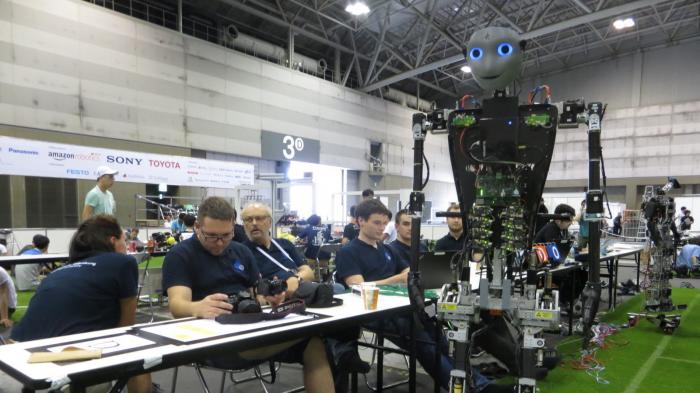 RoboCup: Nichts ist unmöglich im Roboterfußball