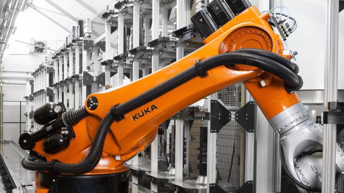 Roboterhersteller Kuka erhöht Jahresziele für 2017 deutlich