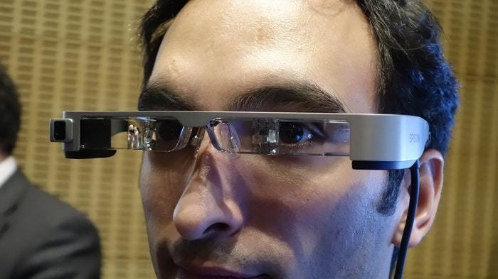 Theater mit Untertiteln: Smart Glasses sollen Hörgeschädigten helfen
