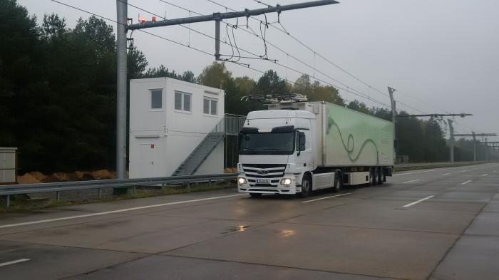 eHighway: Bauarbeiten für Oberleitungen an hessischer Autobahn beginnen