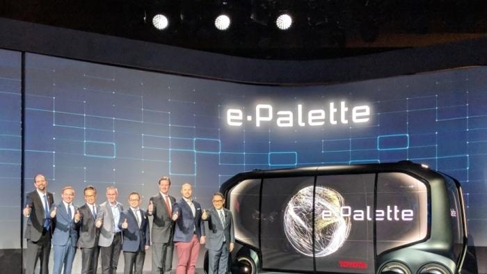 Toyota zeigt Studie eines autonomen Taxis und Lieferwagen