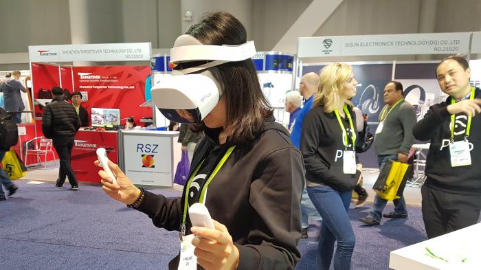 Pico Neo ausprobiert: Autarkes VR-Headset mit Positions- und Handcontroller-Tracking