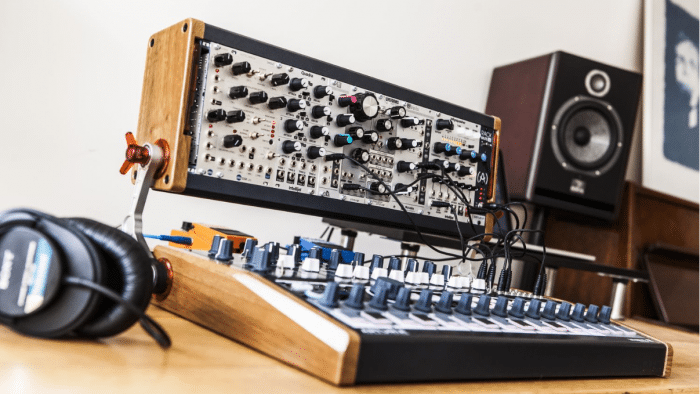 Minibrute 2 und 2S: Arturia stellt semi-modulares Synthesizer-System vor