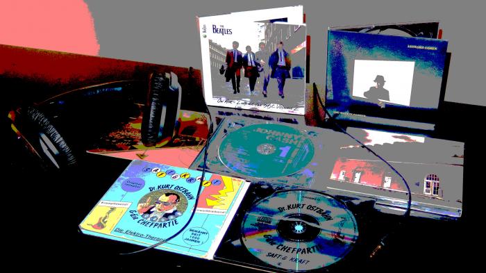 CDs und ein Kopfhörer