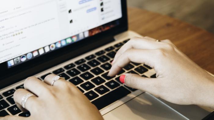 Ghostdater flirten und fädeln Dates für Partnersuchende ein