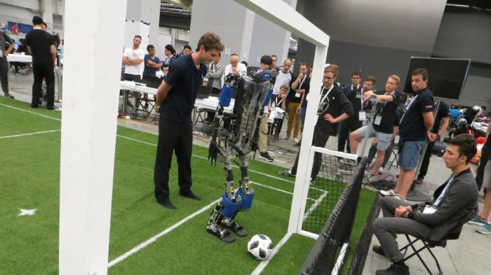 RoboCup-WM: Die Roboter der Middle Size sind gut in Form