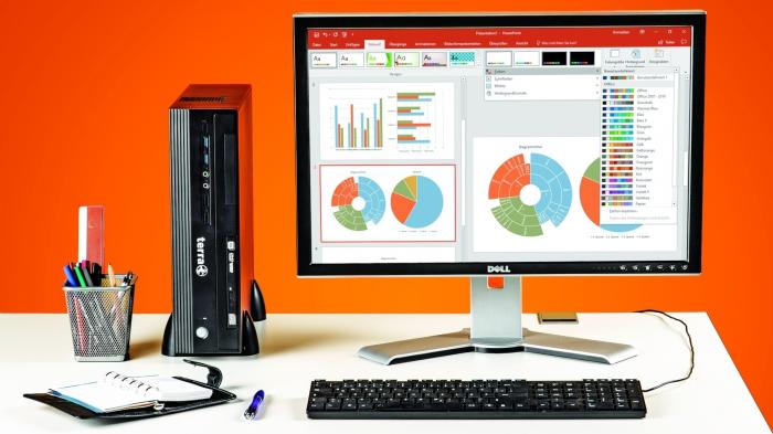 Arbeitsplatz mit Bürocomputer