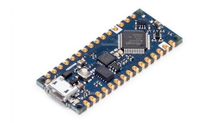 Ein blaues Arduino-Nano-Board.
