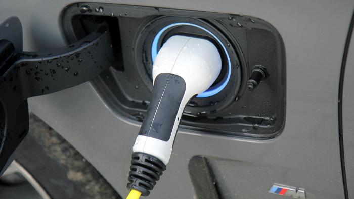 CO2-Vergleich: Wann lohnt sich ein Plug-in-Hybrid?