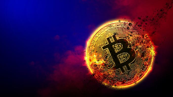 Burning,Golden,Bitcoin,Coin,In,Red,Smoke,Background.,Cryptocurrency,Concept,Pleite,Kryptowährung,Crash