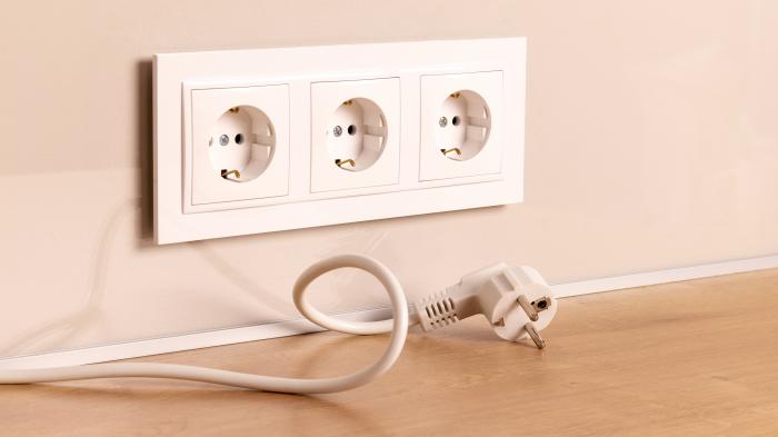 Power,Cord,Cable,Unplugged,With,Group,Of,White,European,Electrical