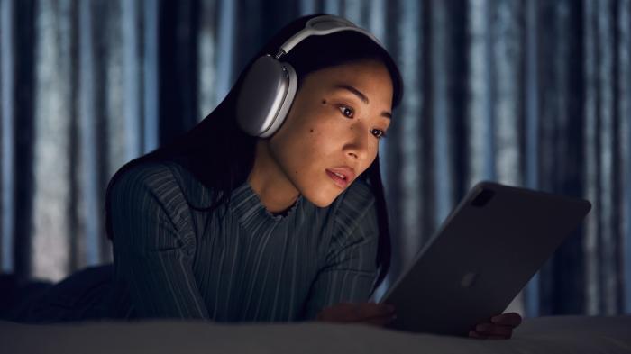 AirPods Max in Benutzung