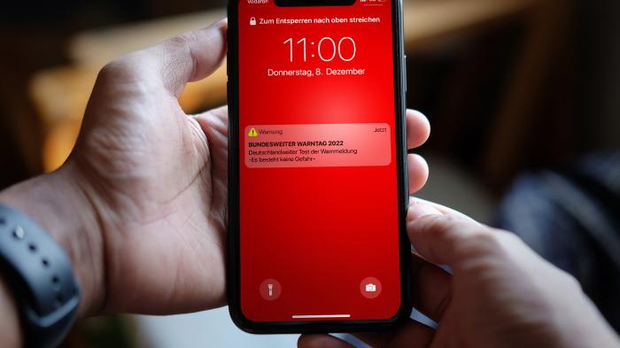Warnhinweis auf Smartphone