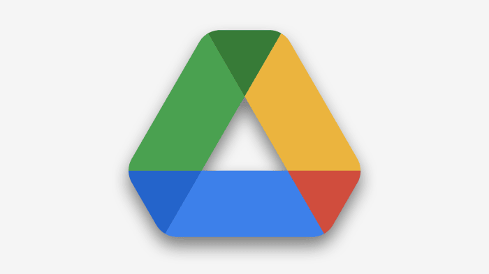 Google Drive auf einem Smartphone, links daneben ein Laptop und ein Stift