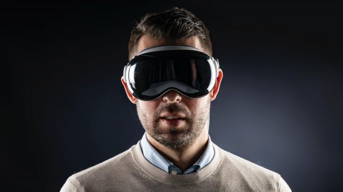 Mann trägt Vision Pro
