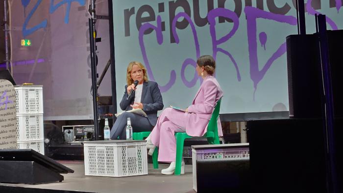 Bundesumweltministerin Steffi Lemke auf der Bühne der republica 2024.