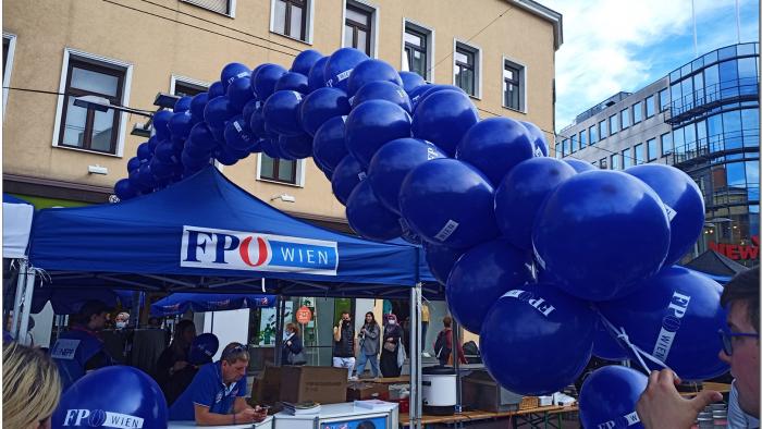 Die FPÖ (hier ein Infostand) lag bei der Europawahl in Österreich nur knapp vorne.
