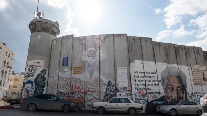 Mauer mit Wachturm zwischen Israel und Palästina