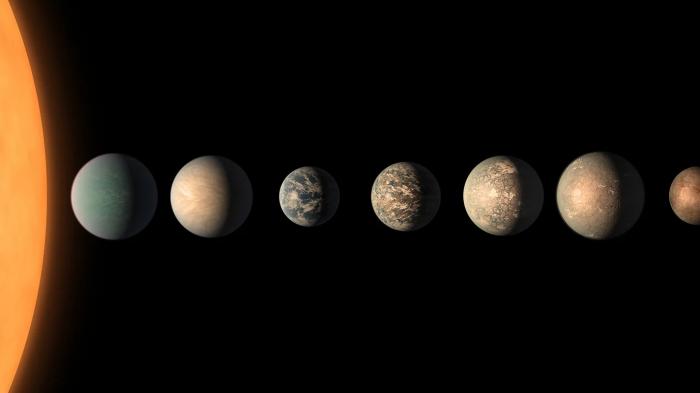 Angeschnittener Stern und mehrere Exoplaneten