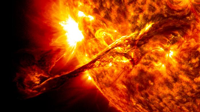 Am 31. August 2012 brach eine riesige Protuberanz auf der Sonne aus und sandte Teilchen und eine Schockwelle aus, die sich in die Nähe der Erde bewegten. Dieses Ereignis könnte eine der Ursachen für einen dritten Strahlungsgürtel gewesen sein, der einige 