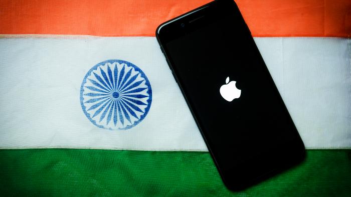 iPhone vor indischer Flagge