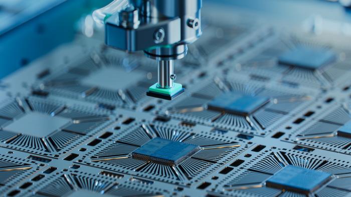 Pick and Place Maschine greift Chips auf