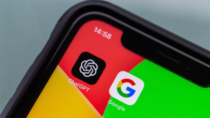 Bild zeigt einen Ausschnitt aus einem Smartphone-Screen mit Icons von ChatGPT und Google