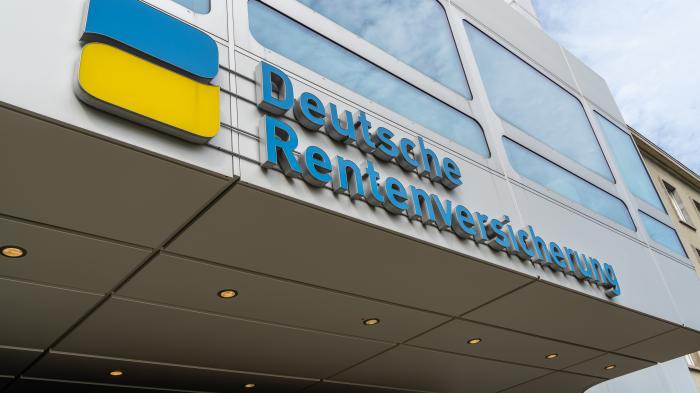 Eingang zu einem Bürogebäude der Deutschen Rentenversicherung in Berlin