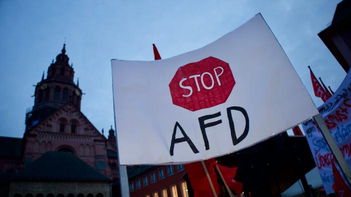 Transparent mit der Aufschrift 