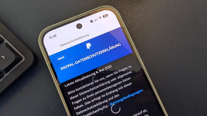 Paypal-App auf Android-Smartphone mit Datenschutzerklärung