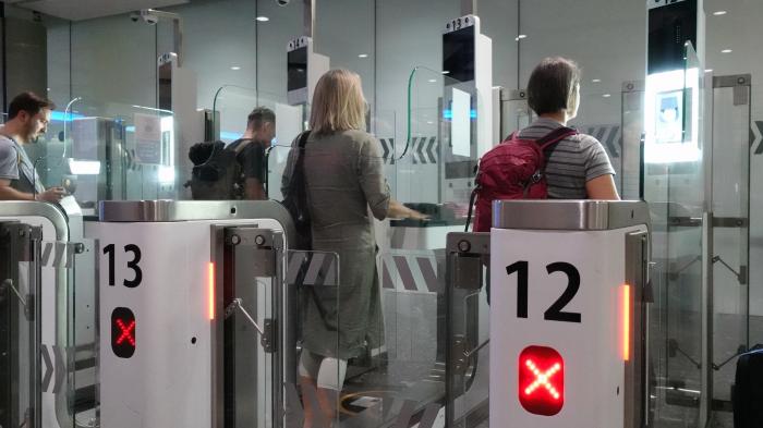 Air,Travellers,Pass,Through,Automated,Passport,Border,Control,E-gates,At