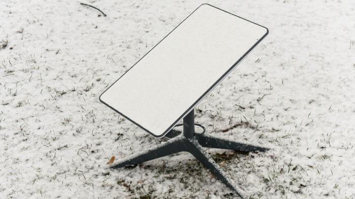 Starlink antenna in snow