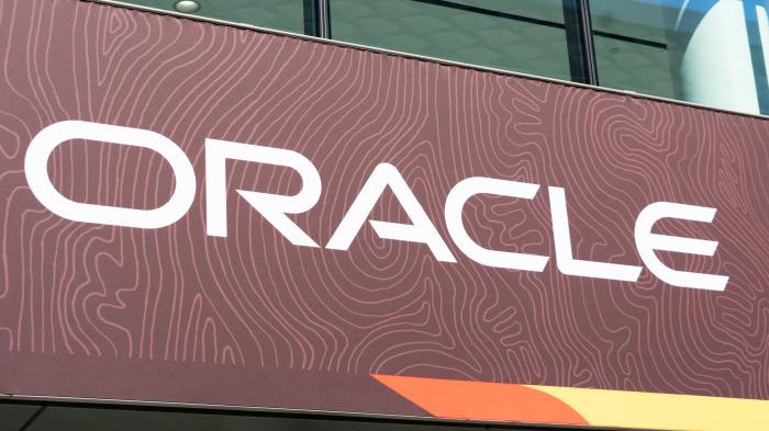 Oracle-Logo auf einem Gebäude