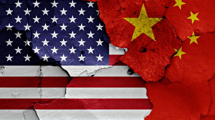 Die Flaggen der USA und Chinas