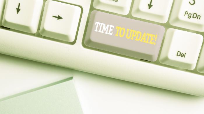 Ein symbolischer Updateknopf auf einer Tastatur.