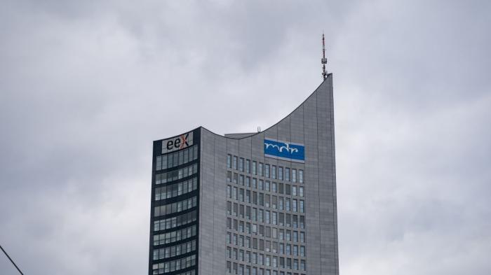 MDR-Logo auf einem Hochhaus in Leipzig