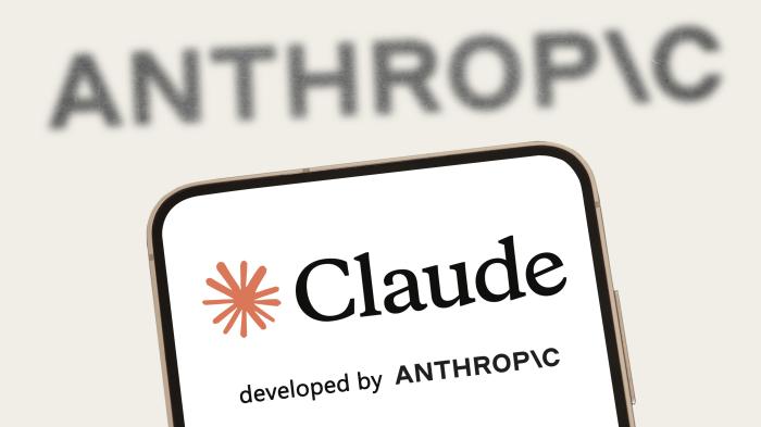 Anthropic Claude Logo auf Handy