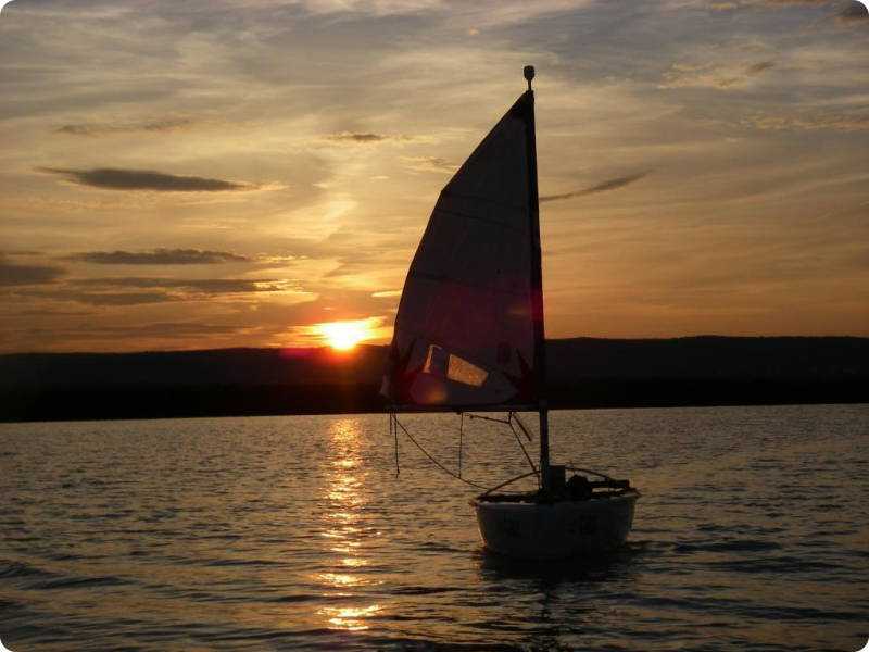 Bei der Microtransat sollen die segelnden Roboter ohne Hilfe und Intervention von außen den Atlantik von Irland bis nach Florida überqueren.