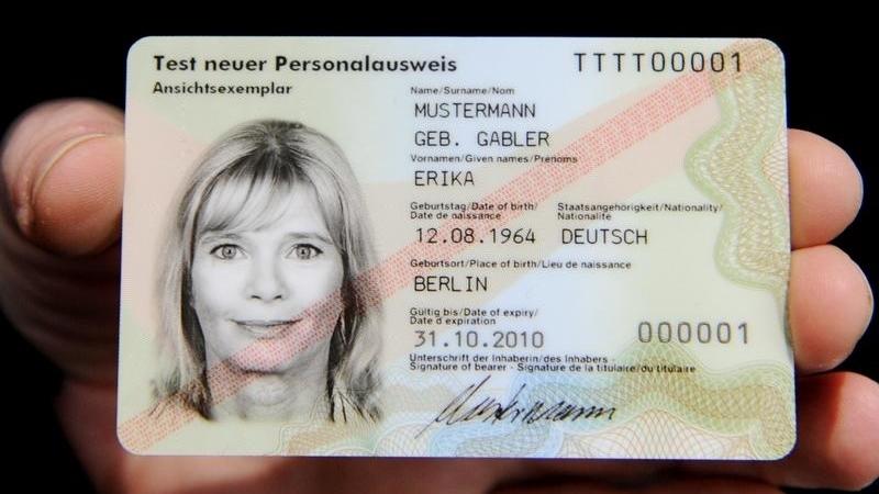 Eu Kommission Will Digitale Fingerabdrucke Verpflichtend In Personalausweisen Einfuhren Heise Online
