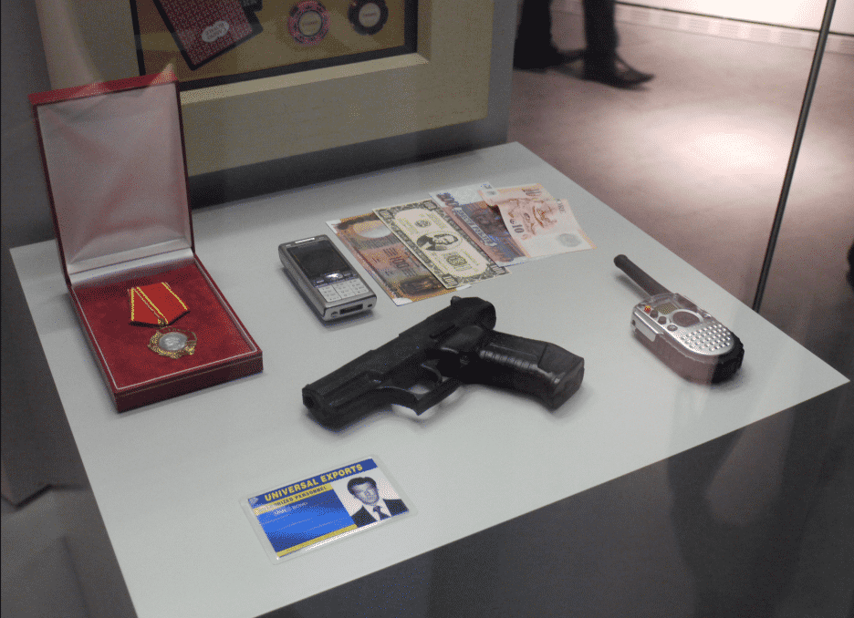 Mein Name? Bond, James Bond. Und ein bisschen Spielzeug hab ich auch mit.